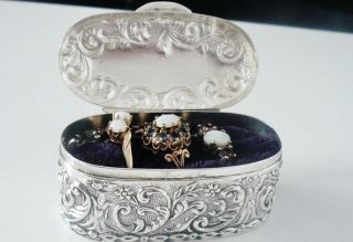 Attractive Silver Ring Box for 3 Rings,  Sheffield 2000,  Carr ' s of Sheffield Ltd 6