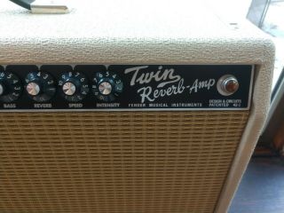Fender Vintage Reissue ' 65 Twin Reverb Guitar Amplifier 85W Blonde and Wheat 2
