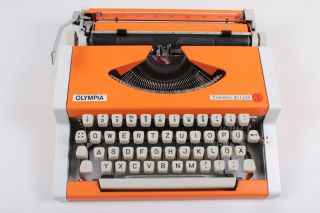 15 Off Orange Olympia Traveller - Vintage Portable Typewriter