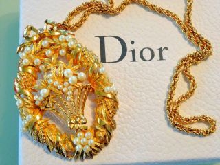 Vtg 80s Christian Dior Gold Glass Pearl 3 - D Flower Bouquet 3.  5 " Pendant Necklace