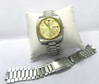 Omega Mens Megaquartz 32khz Vintage Day Date Watch - 38 X 44mm - Needs Work