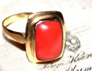 Vintage 18 ct yellow gold chunky coral dress ring statement size S 2