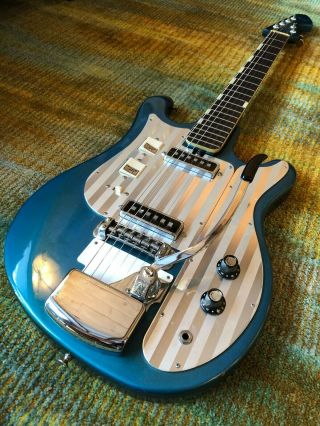 Vintage 1964 Teisco Del Rey ET - 220 in Rare Blue with Case / 2