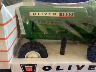Vintage Ertl Oliver 1850 Tractor With Front Wheel Assist - 1/16 In Bubble Box 6
