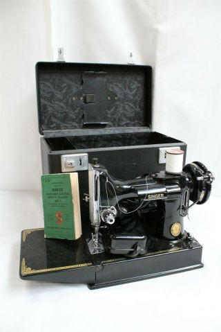 Vintage Singer Featherweight Sewing Machine In Case