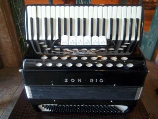 Vintage Sano Zon Rio Model 42s Intermediate Piano Accordion W Case Black Italy
