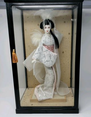 Vintage Geisha Doll Japanese Classic Glass Case White Silk Rara Kimon