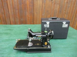 Vintage Black Singer Featherweight 221 Sewing Machine With Case