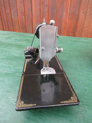 Vintage Black Singer Featherweight 221 Sewing Machine with Case 7