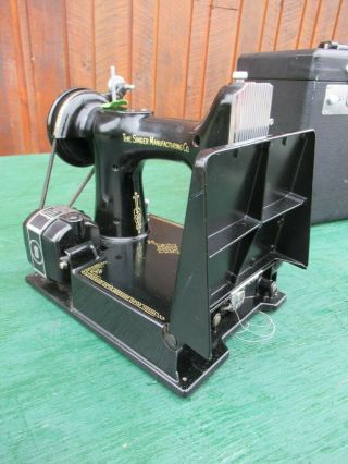 Vintage Black Singer Featherweight 221 Sewing Machine with Case 9