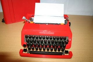 Vintage Olivetti Valentine S Red Typewriter in Case - Well 2