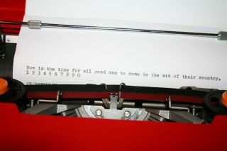 Vintage Olivetti Valentine S Red Typewriter in Case - Well 3