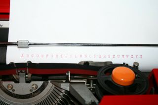 Vintage Olivetti Valentine S Red Typewriter in Case - Well 4