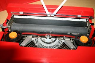 Vintage Olivetti Valentine S Red Typewriter in Case - Well 6