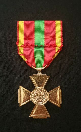 WW2 French Medal Combatant ' s Cross 1939 1945 for the Volunteer 2