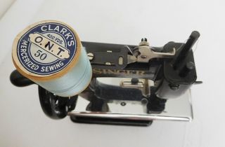 Vintage 1948 Chlid ' s Singer Sewing Machine 20 - 10 w/Case & Acessories Near 10