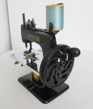 Vintage 1948 Chlid ' s Singer Sewing Machine 20 - 10 w/Case & Acessories Near 6