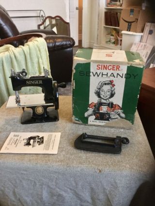 Rare Antique Vintage Singer Sewhandy 20 Toy Sewing Machine Small Mini Child