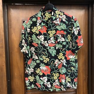 Vintage 1940’s Atomic Black Floral Pattern Rayon Hawaiian Shirt - M