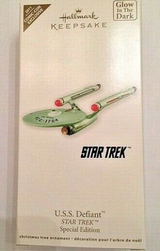 Hallmark 2011 Ornament Star Trek U.  S.  S.  Defiant Rare Nycc Limited To 700 Nib
