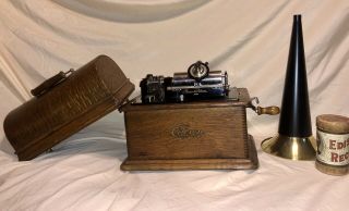 Antique Edison Standard C Phonograph Capable To Play 2 Minute Cylinder.