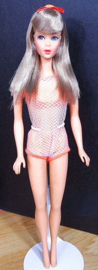 Stunning Vintage Silver Twist ' N Turn Barbie Doll 2