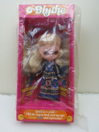 Vtg 1972 Blythe Doll ORIG BOX w/ Stand BLONDE Side Part 6 Lines 4 Eye Colors 2