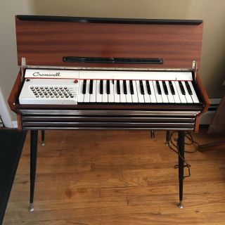 Rare Vintage Cromwell Electric Piano Organ Accordion Keyboard - 478055 Mcm