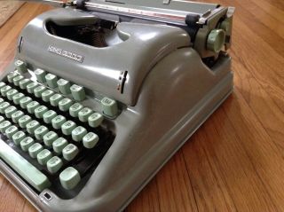Vintage 1960 ' s Hermes 3000 Portable Typewriter Seafoam No Case 5