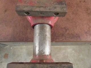 Wilton tool Corp No.  4 red Vise 840 vintage Knife blade making blacksmith 4 inch 7