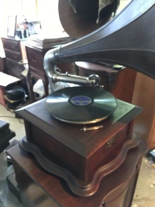 Rare Star external horn phonograph (99).  Plays great. 3