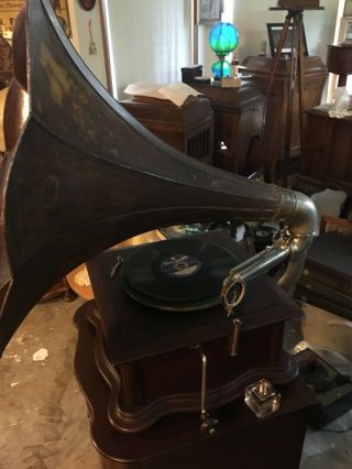 Rare Star external horn phonograph (99).  Plays great. 8