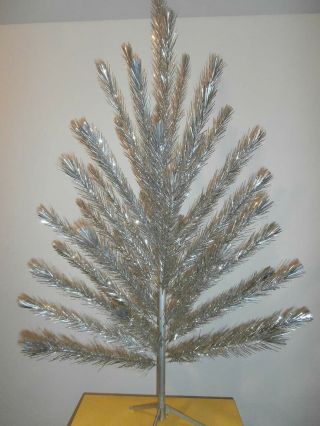 PRISTINE Vintage Aluminum Christmas Tree 6 Ft w/ Box SHOWS NO WEAR 2