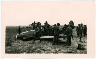 Authentic c.  1944 Crashed Me 109 Messerschmitt Fighter US Soldiers Bf 109 Photo 2