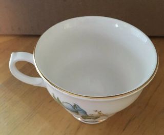 VINTAGE QUEEN ANNE ENGLAND TEACUP AND SAUCER Bone China D674 2