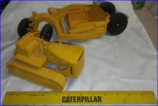 Vintage Caterpillar D7 Crawler & 70 Pull Scraper - 1/24 - Plastic - Cruver Rare