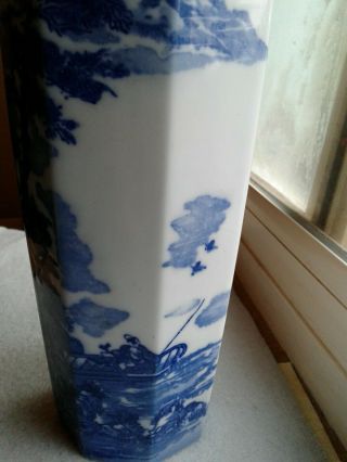 A Chinese Antique/Vintage Blue & White Porcelain Vase 4