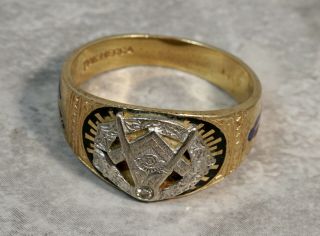 Vintage 10k Yellow Gold.  10ctw Diamond Masonic Enameled Ring