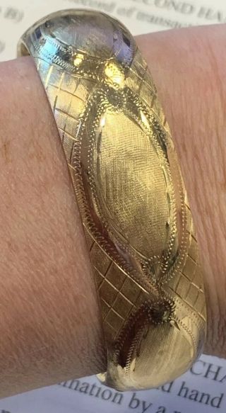 Vintage Estate Etched Solid Gold Bangle Bracelet 14k Yellow Gold 25.  9 Grams