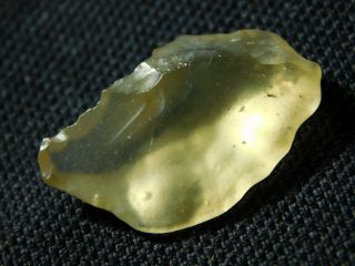 A Small Ancient Translucent Tool Made From Libyan Desert Glass Egypt 2.  88gr E