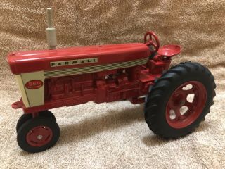 Vintage Farmall 560 Toy Tractor,  International,  Caseih,  1/16 Scale Ertl,  Eska