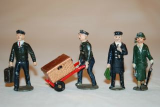 Johillco - Vintage Lead Figures - 4 Figures & Baggage Cart