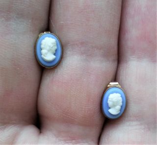 Vintage Wedgwood 14K Yellow Gold Blue White Cameo Pierced Post Earrings 5