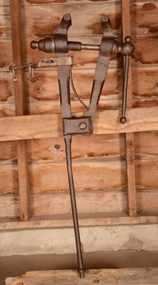 Cleaned Antique Vtg Blacksmith Post Vise Tool 4 " Jaw,  6 " Opening 40 Pounds