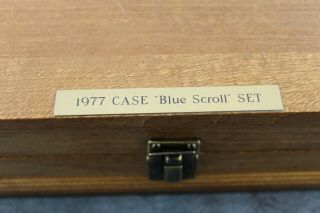 RARE CASE XX 1977 STAG BLUE SCROLL SET WITH WOODEN DISPLAY NR 2