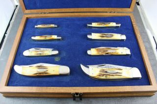 RARE CASE XX 1977 STAG BLUE SCROLL SET WITH WOODEN DISPLAY NR 6