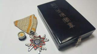Wwii Japanese Order Of The Sacred Treasure 6th Class Silver Rays Medal Cased