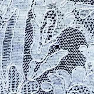 Vintage figural alencon lace tablecloth & (13) matching linen lace napkins 11
