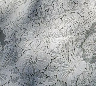 Vintage figural alencon lace tablecloth & (13) matching linen lace napkins 6