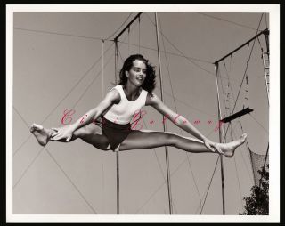 Vintage 1980 Rare Young Brooke Shields 14 Years Old In Mid Air Spectacular Photo